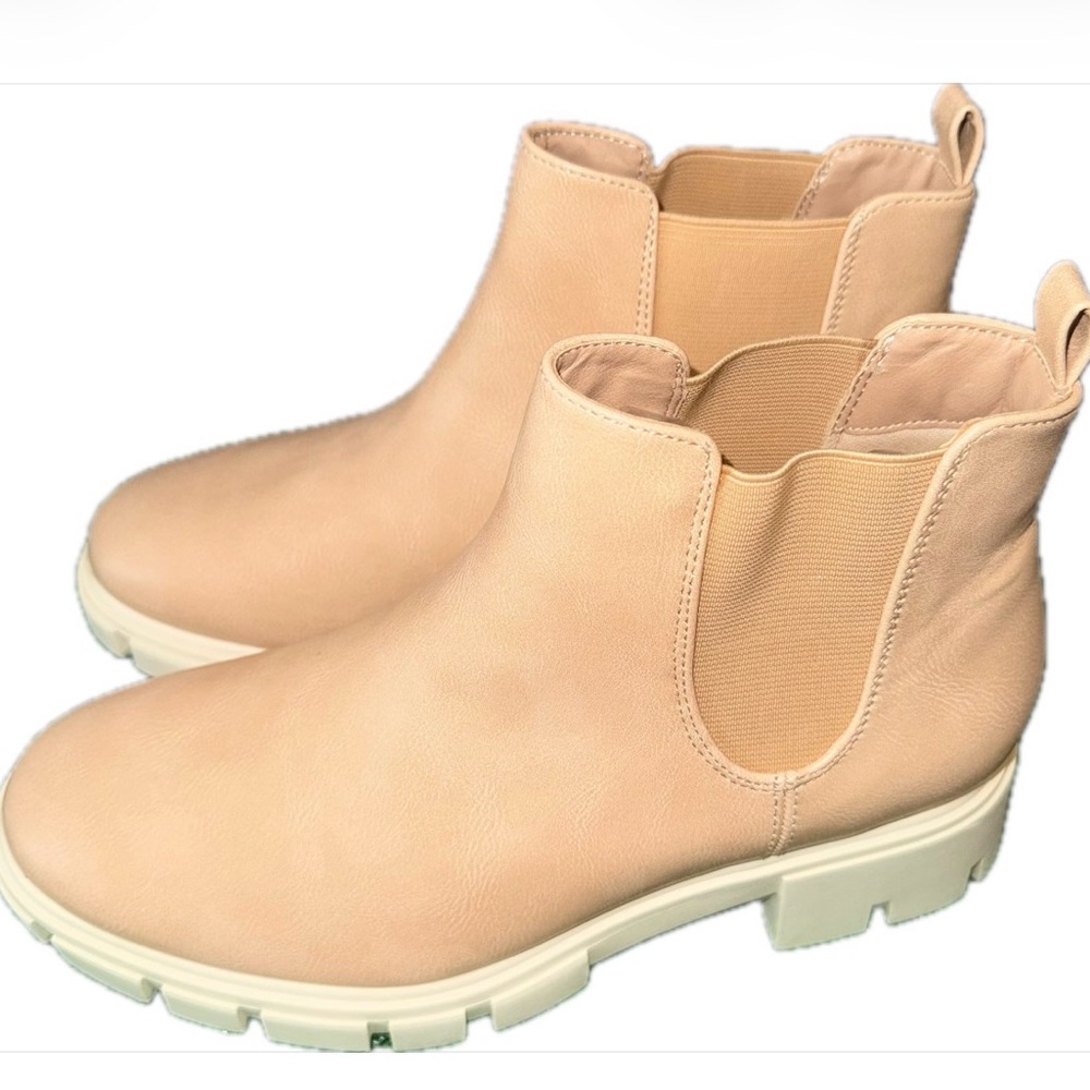 Journee Collection Rorke Pull On Block Heel Booties Women’s Size 8